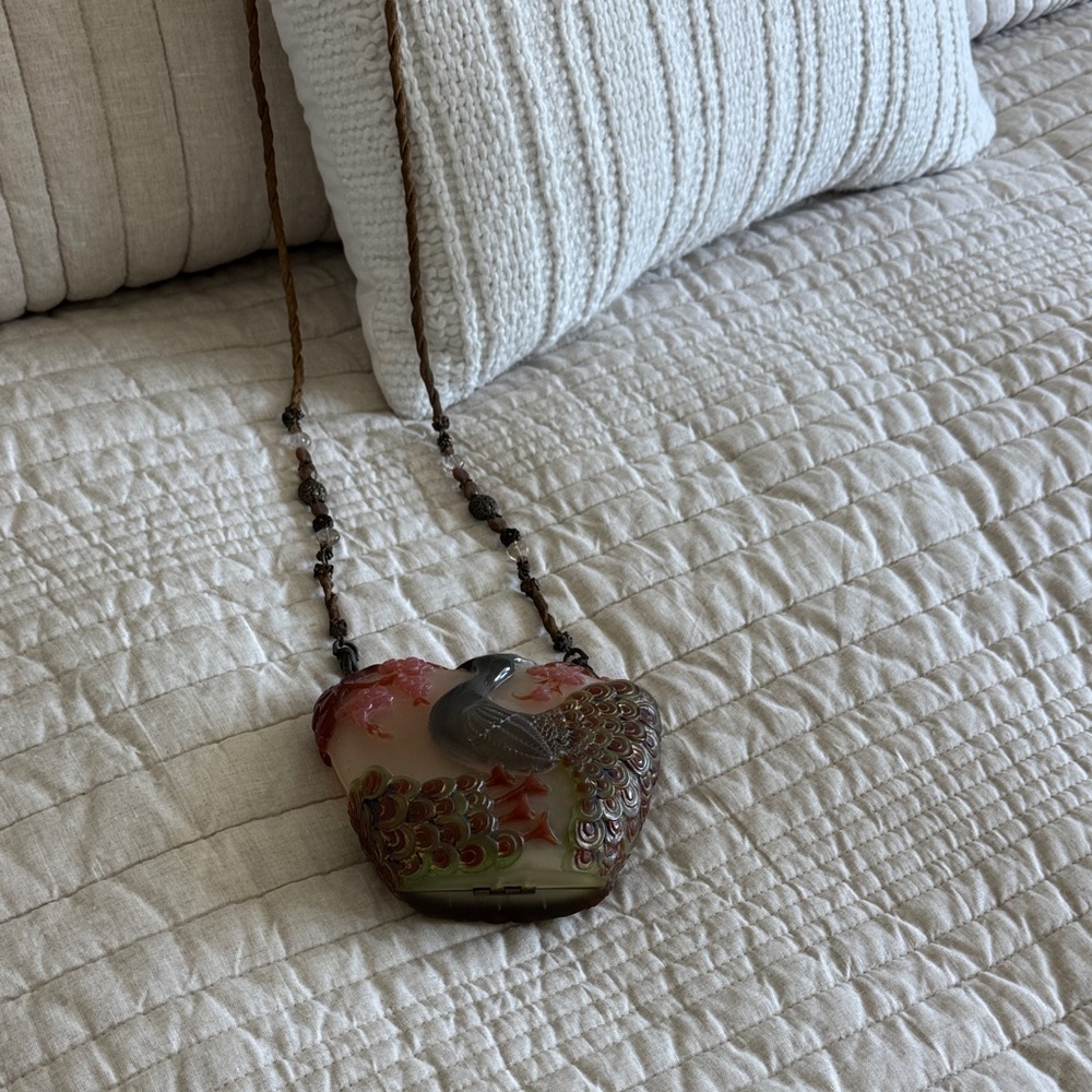 Elegant Bird crossbody purse.